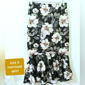 NWOT Hibiscus Floral Mermaid Skirt